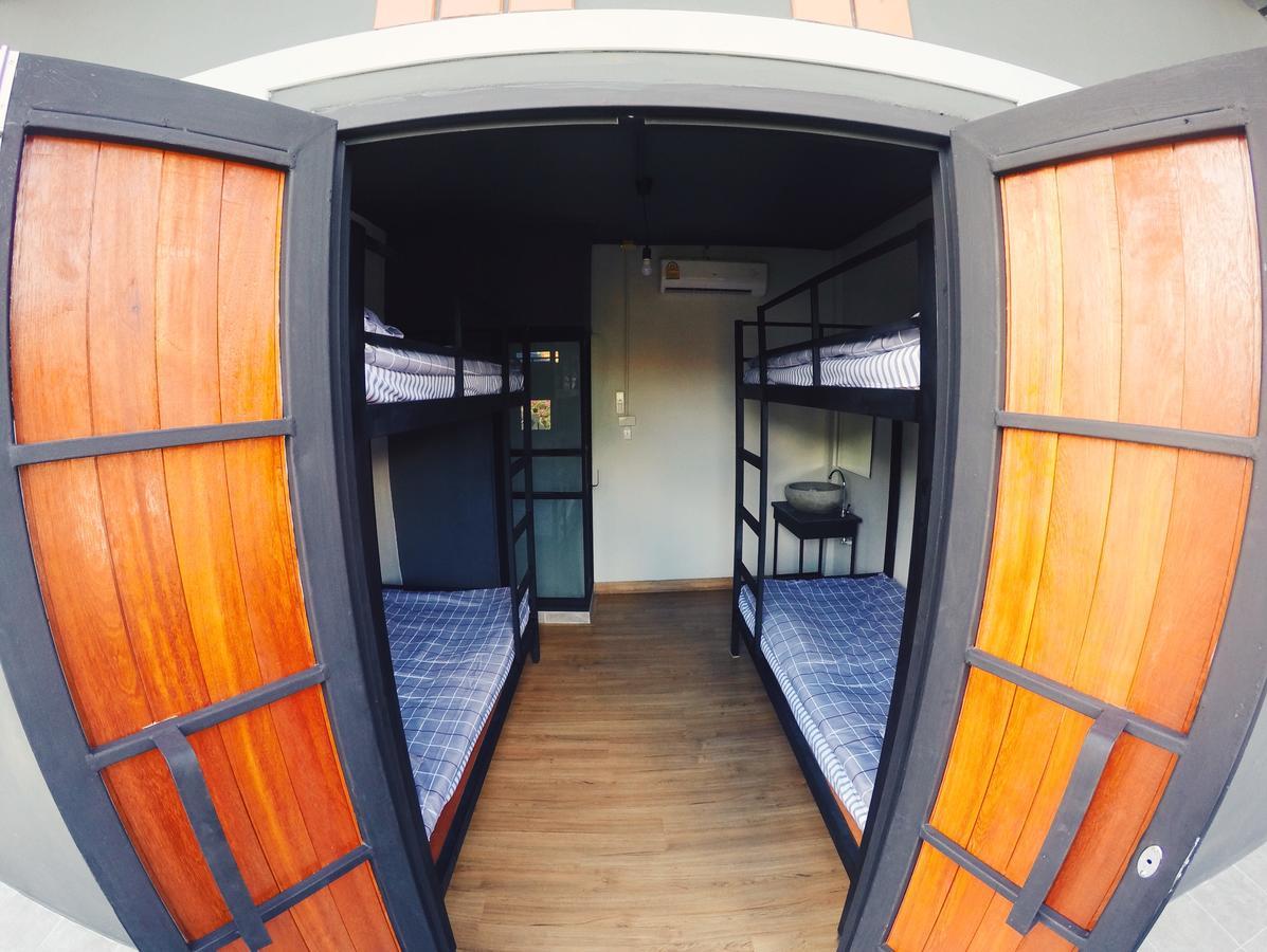Chiangmai Moli Inn (Adults Only) Чиангмай Екстериор снимка