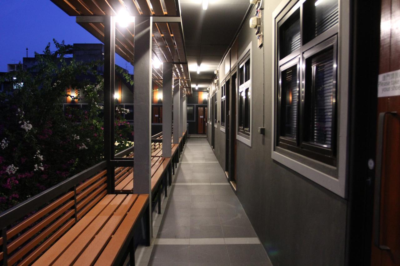 Chiangmai Moli Inn (Adults Only) Чиангмай Екстериор снимка