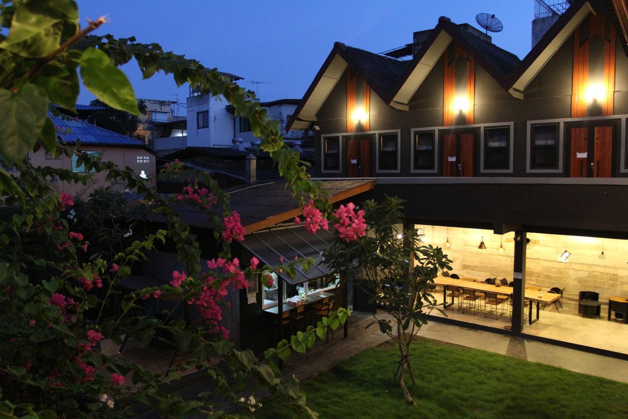 Chiangmai Moli Inn (Adults Only) Чиангмай Екстериор снимка
