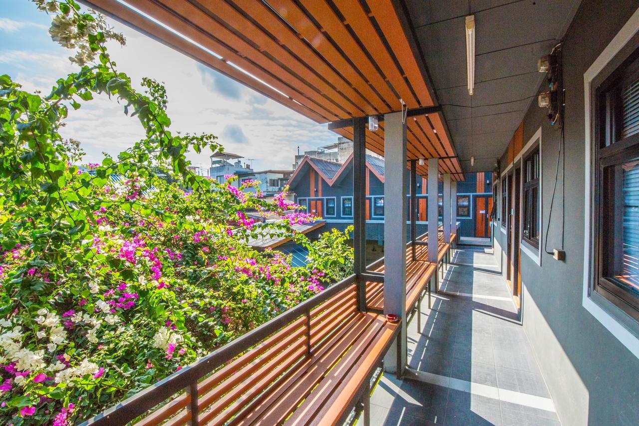 Chiangmai Moli Inn (Adults Only) Чиангмай Екстериор снимка