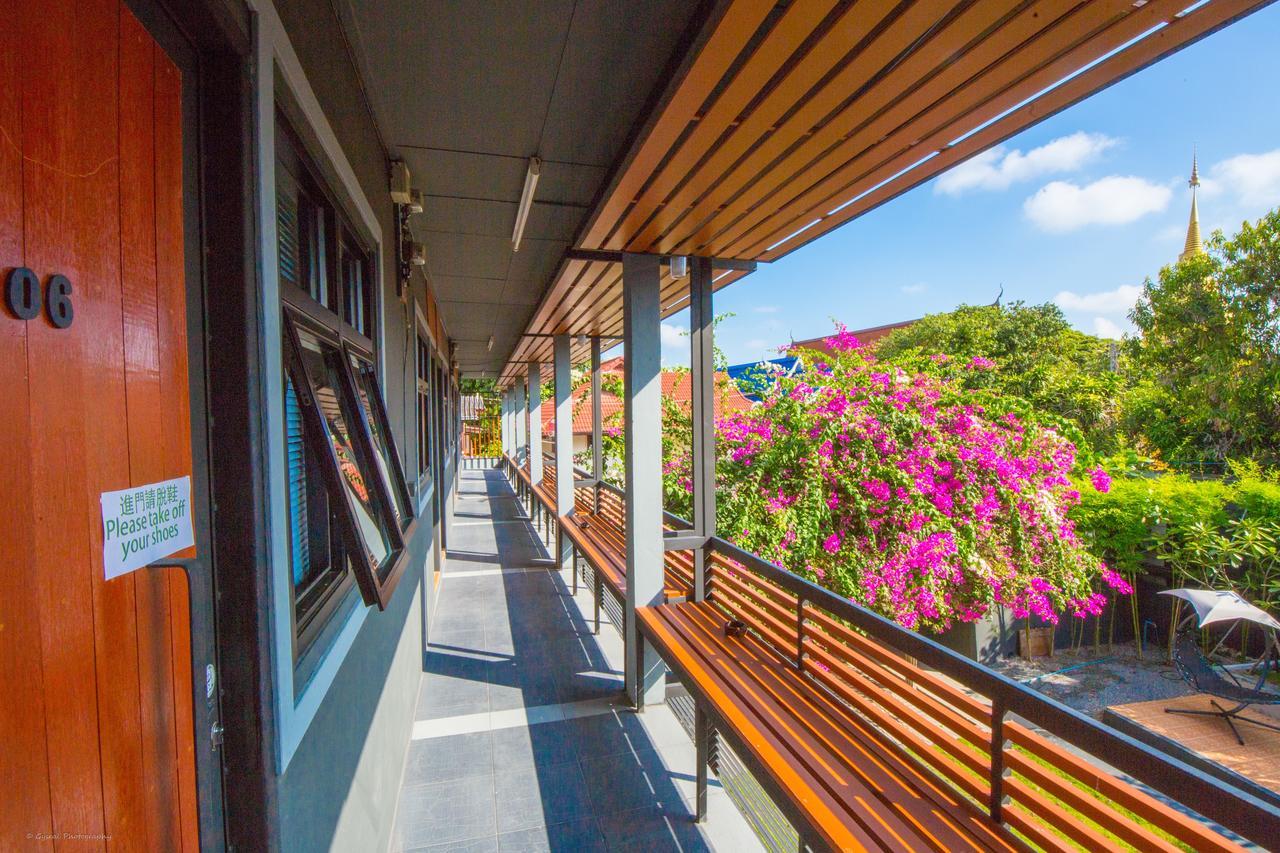Chiangmai Moli Inn (Adults Only) Чиангмай Екстериор снимка