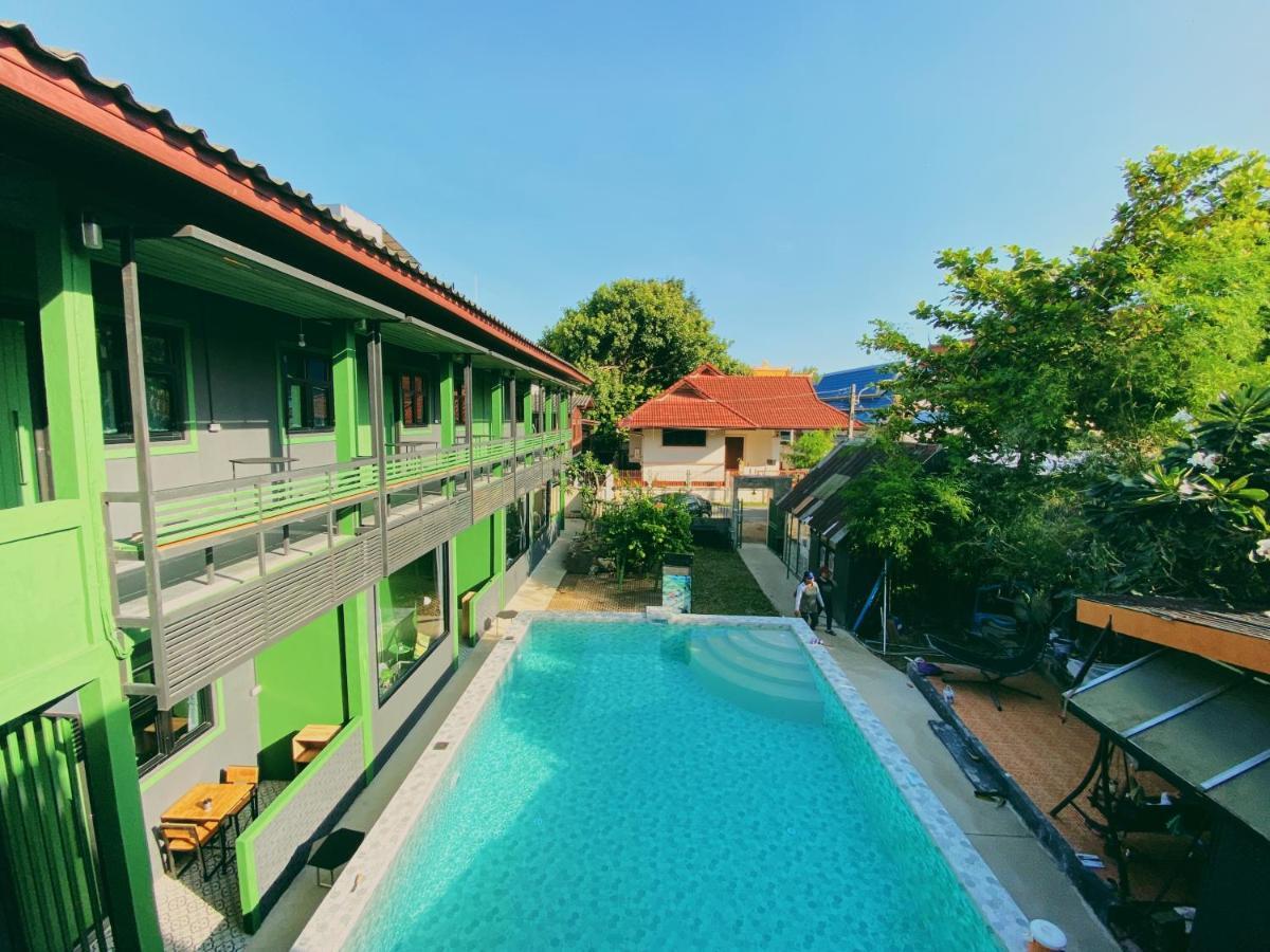 Chiangmai Moli Inn (Adults Only) Чиангмай Екстериор снимка
