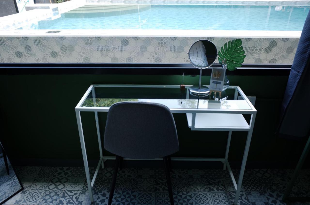Chiangmai Moli Inn (Adults Only) Чиангмай Екстериор снимка