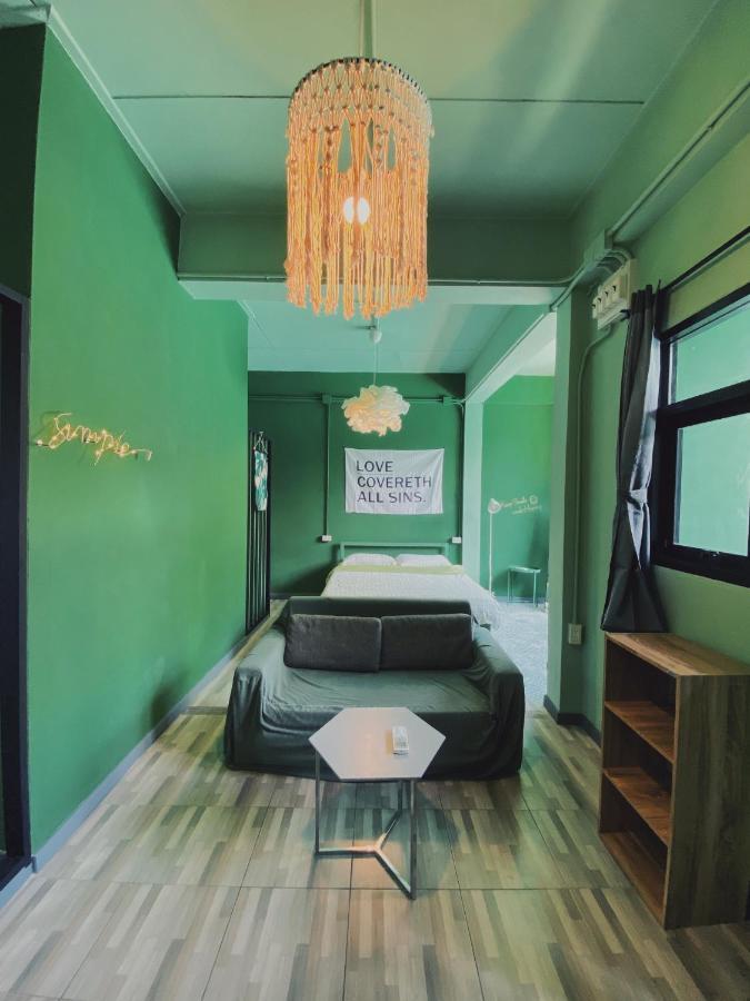 Chiangmai Moli Inn (Adults Only) Чиангмай Екстериор снимка