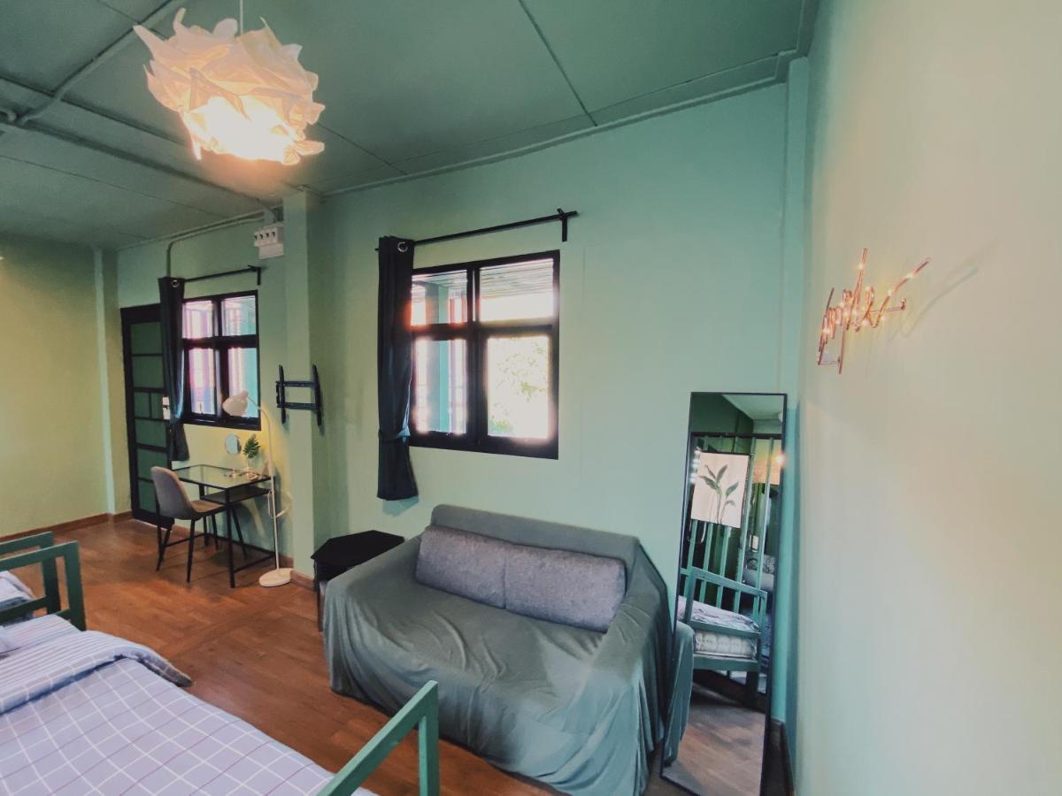Chiangmai Moli Inn (Adults Only) Чиангмай Екстериор снимка