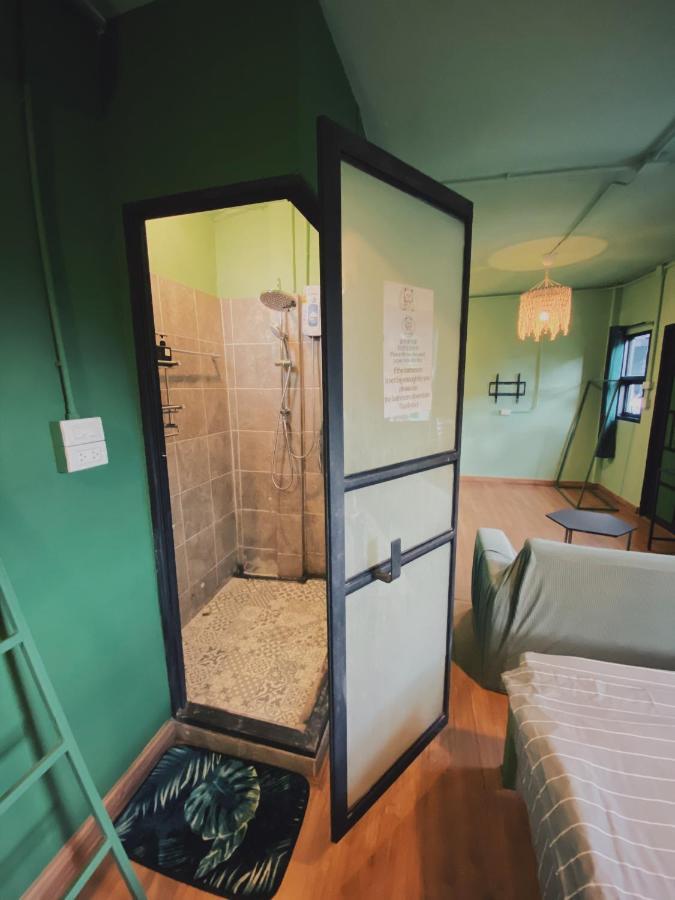 Chiangmai Moli Inn (Adults Only) Чиангмай Екстериор снимка